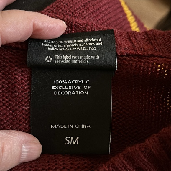 Harry Potter "Gryffindor" Vintage Cardigan Sweater Size Small - Picture 6 of 6